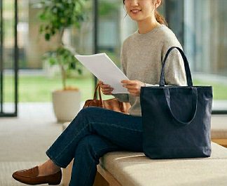 就活の私服面接に合うバッグのイメージ