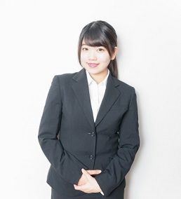 インターンをイメージした就活中の女性